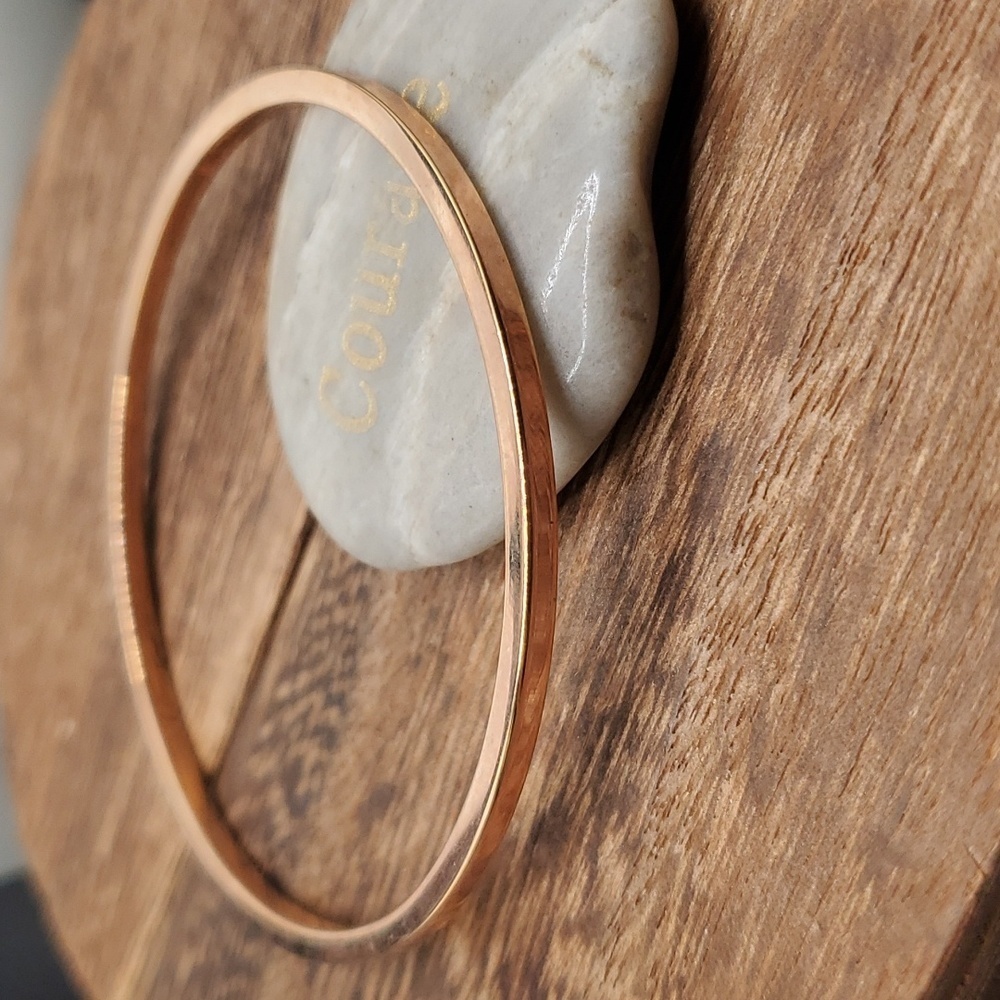 B2740 gold‎ tone Hollywood bangle bracelet
